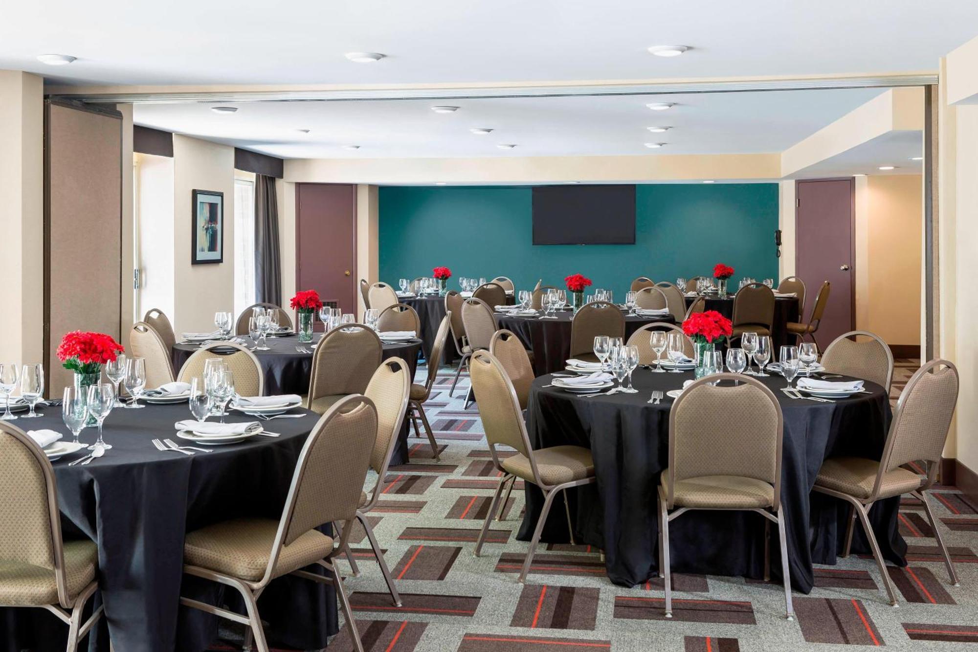 Four Points By Sheraton Buffalo Grove Екстериор снимка
