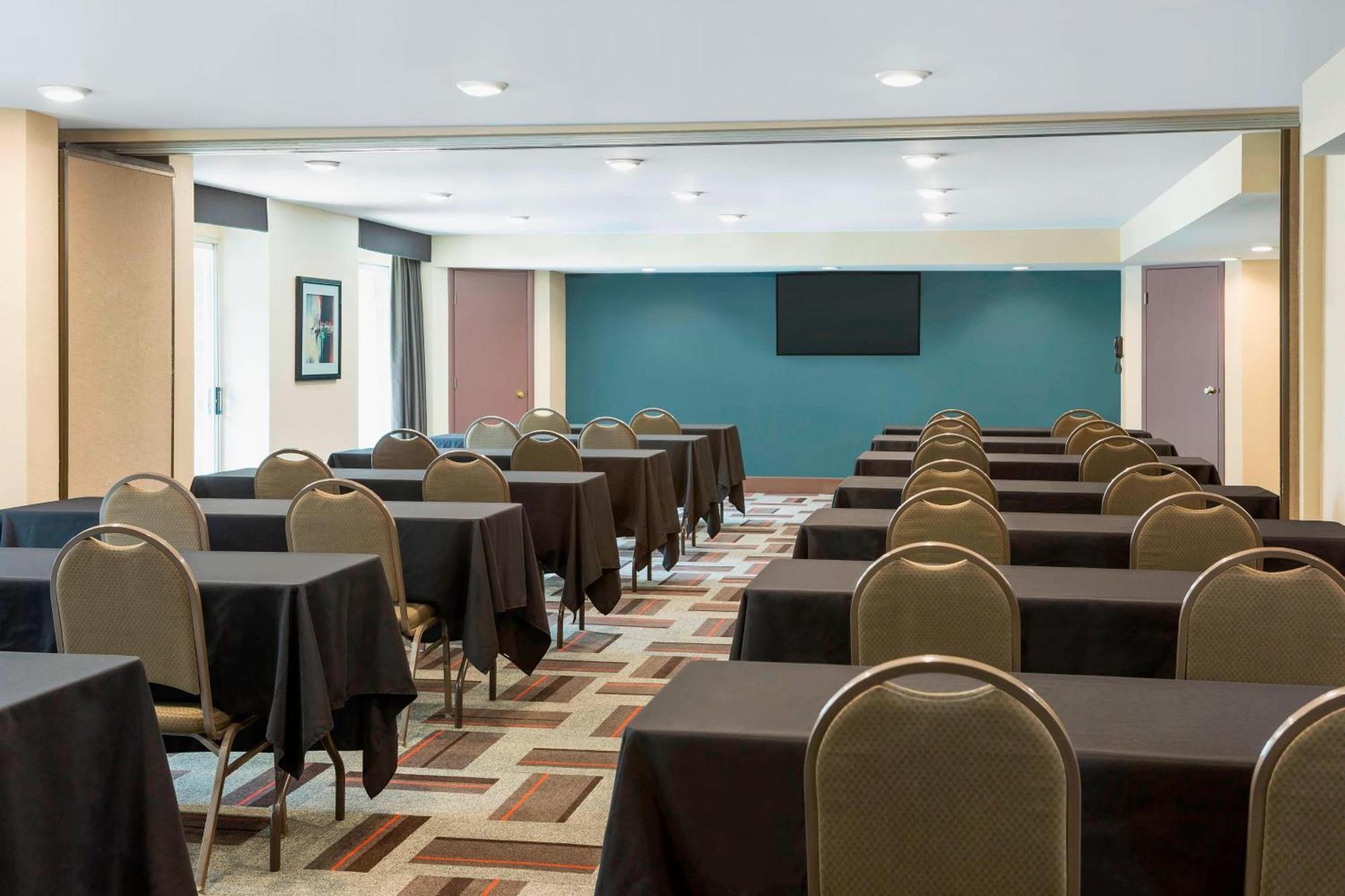 Four Points By Sheraton Buffalo Grove Екстериор снимка